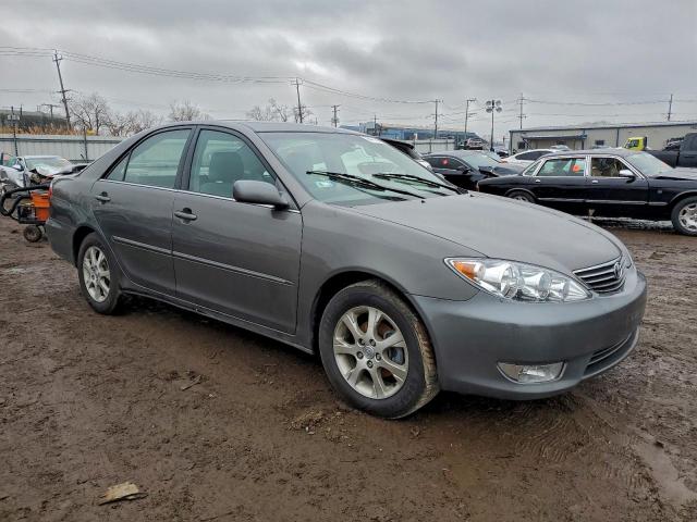 Toyota Camry Le Image 13