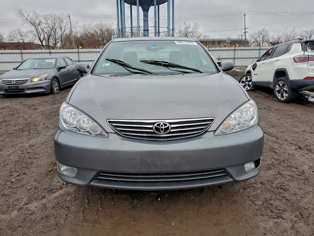 Toyota Camry Le Image 4