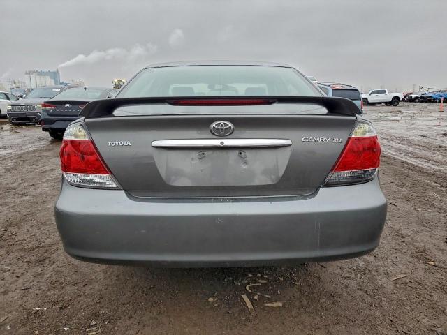 Toyota Camry Le Image 3