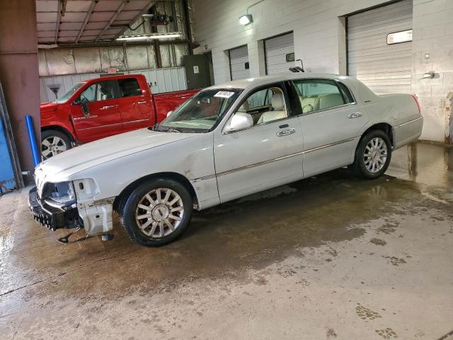  Salvage Lincoln Towncar