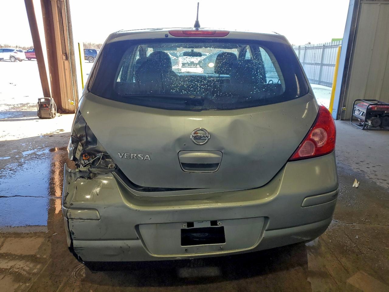 Nissan Versa S Image 8