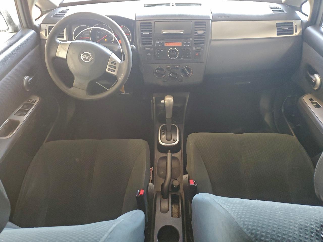 Nissan Versa S Image 6