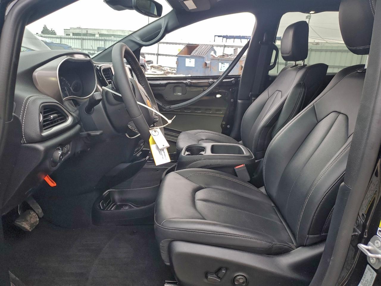 Chrysler Pacifica Select Image 2