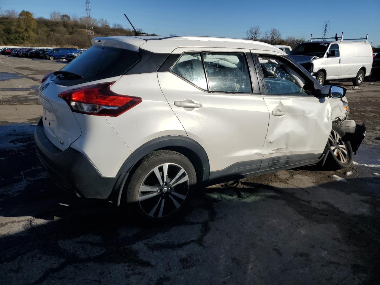 Nissan Kicks S Image 2