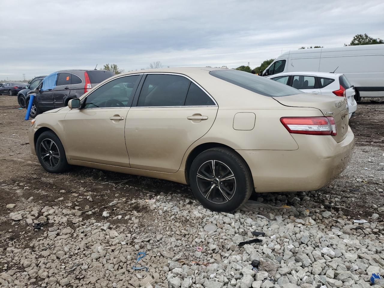 Toyota Camry Base Image 7