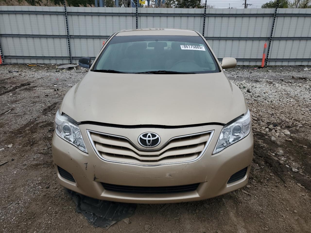 Toyota Camry Base Image 9
