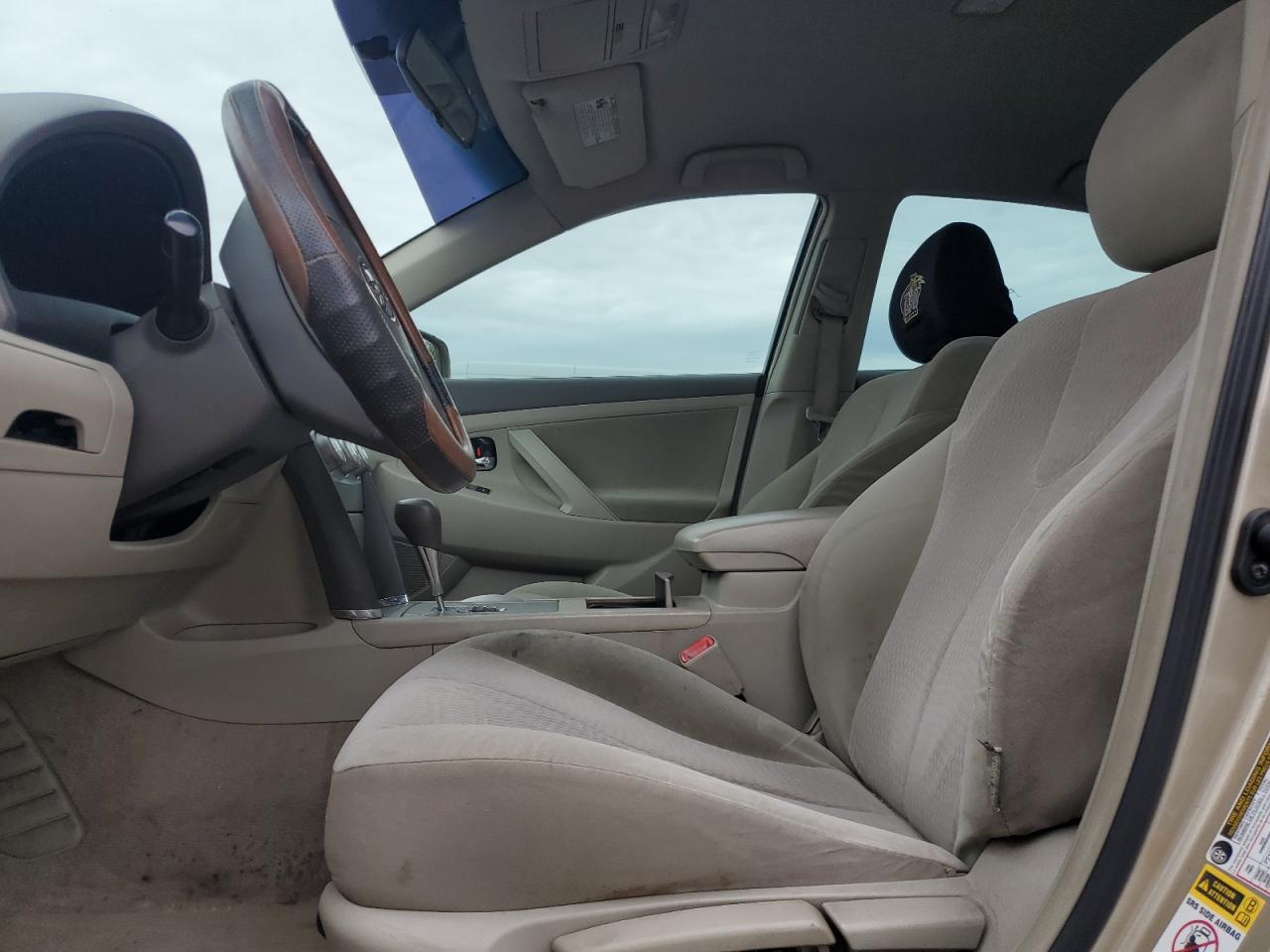 Toyota Camry Base Image 2