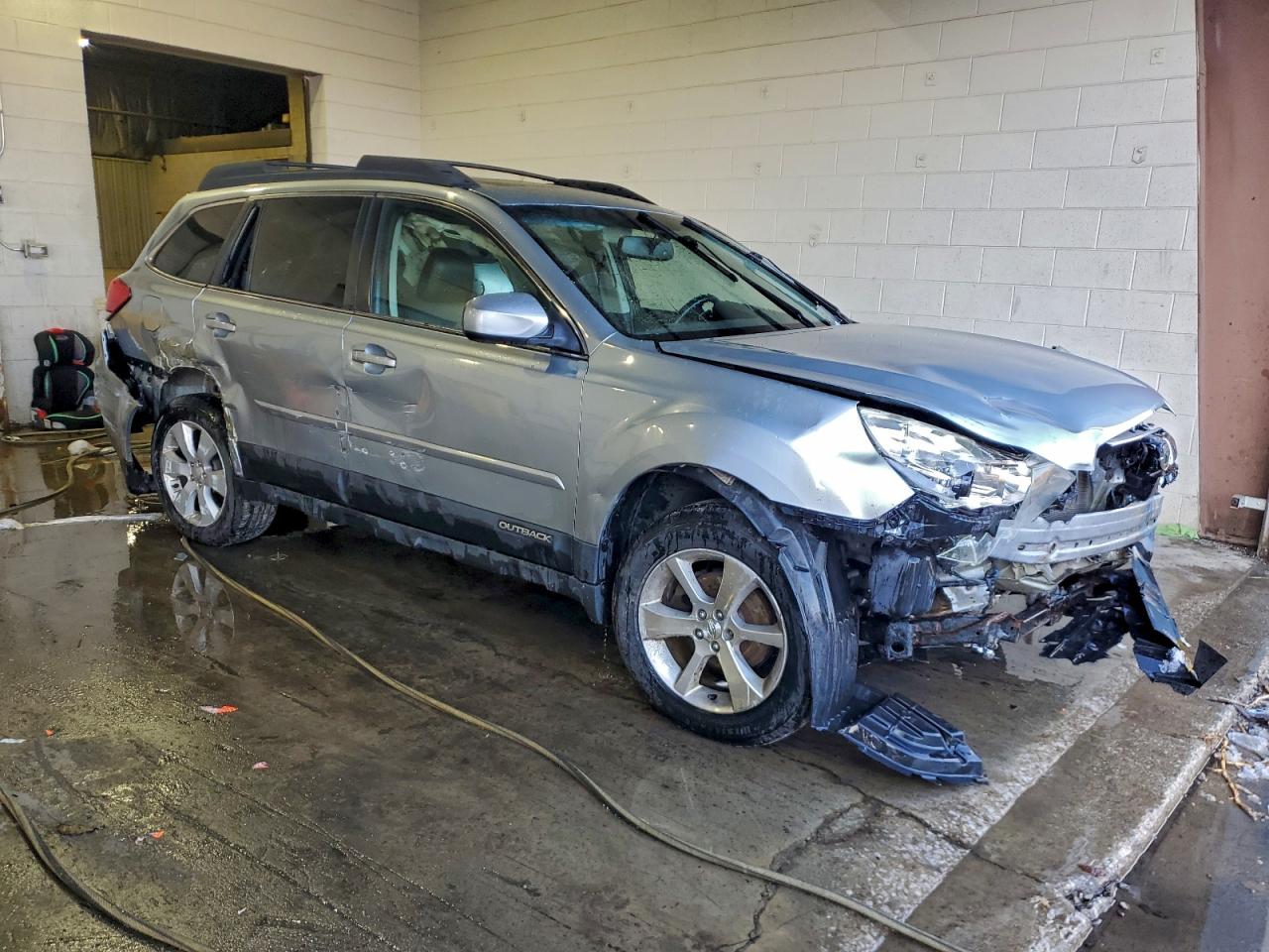 Subaru Outback 2.5i Limited Image 2