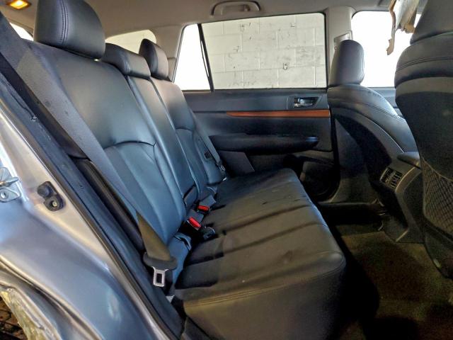Subaru Outback 2.5i Limited Image 12
