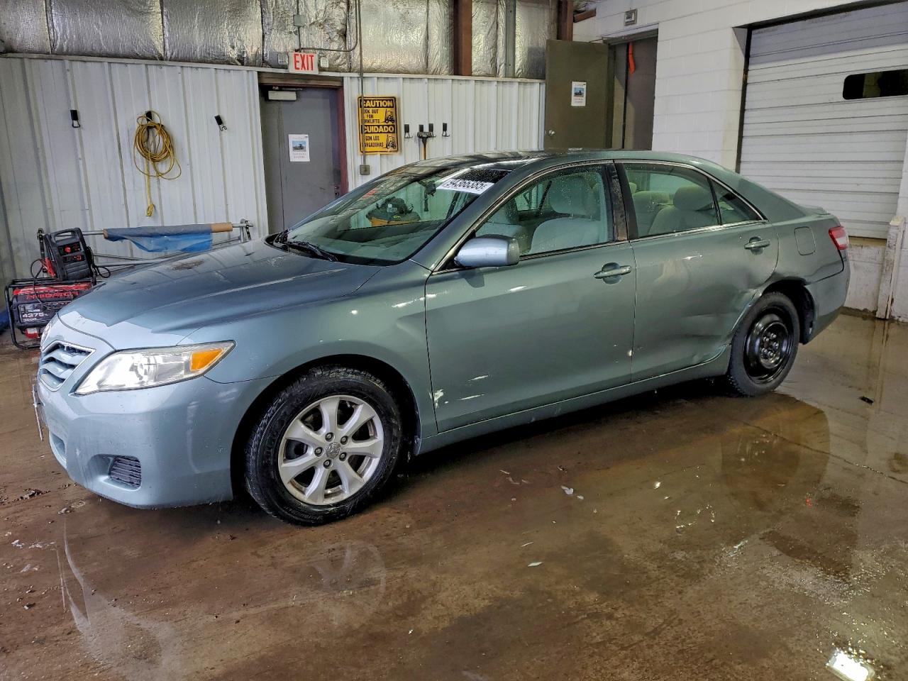 Toyota Camry Base Image 1
