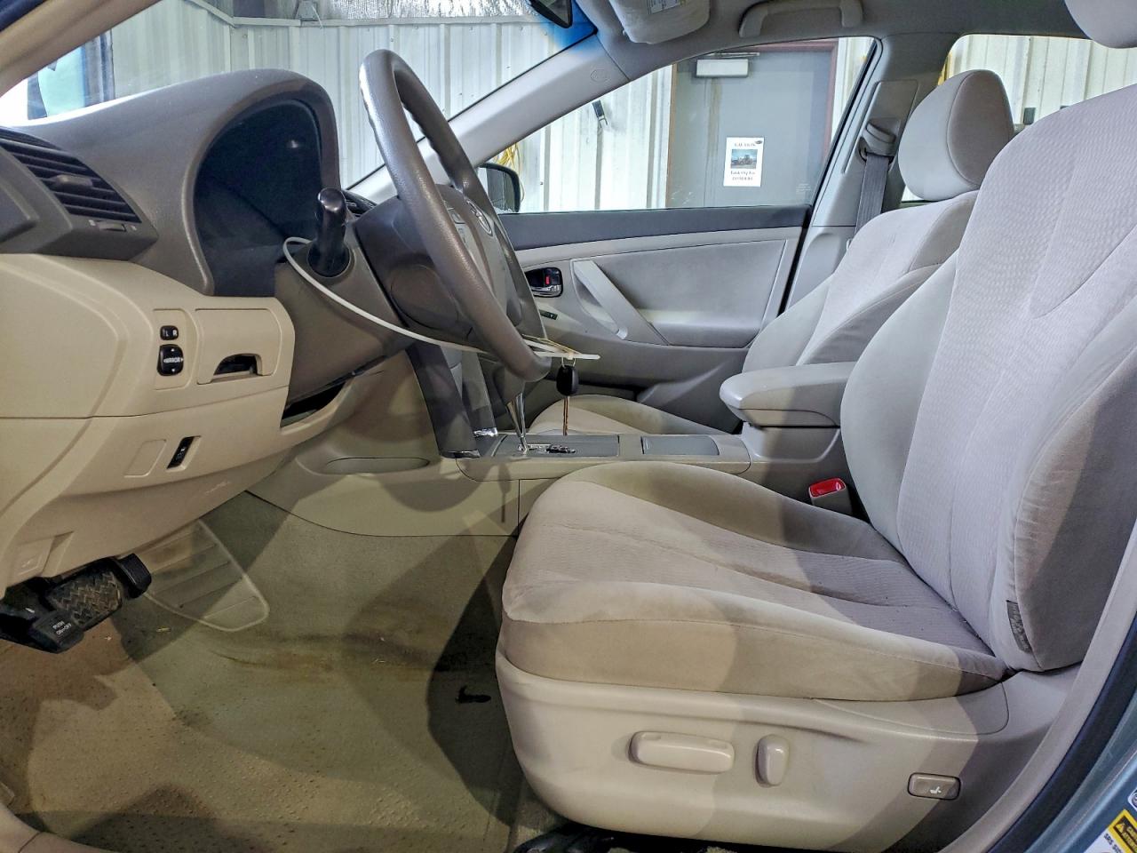 Toyota Camry Base Image 12