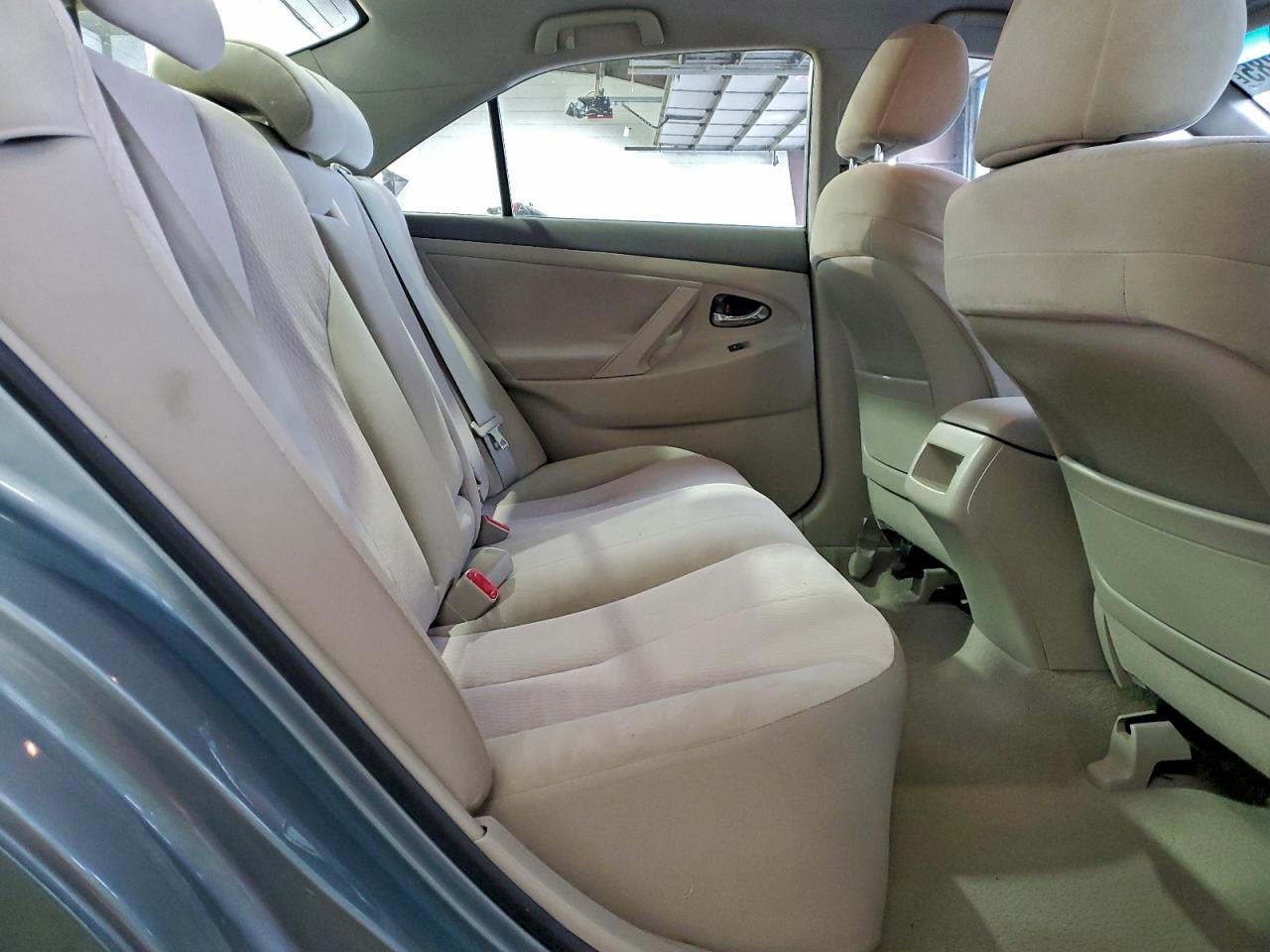 Toyota Camry Base Image 4