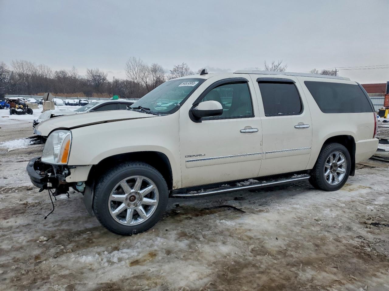 GMC Yukon Denali Image 1