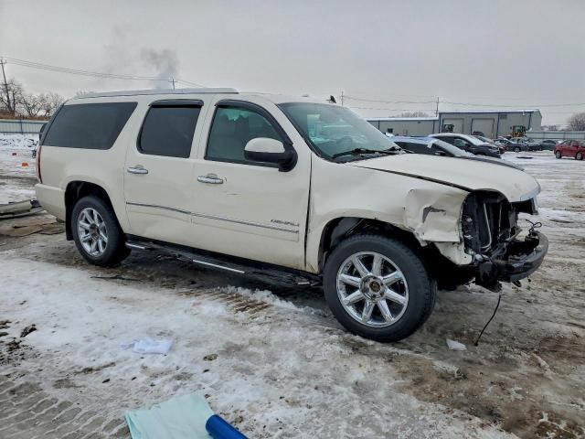 GMC Yukon Denali Image 2