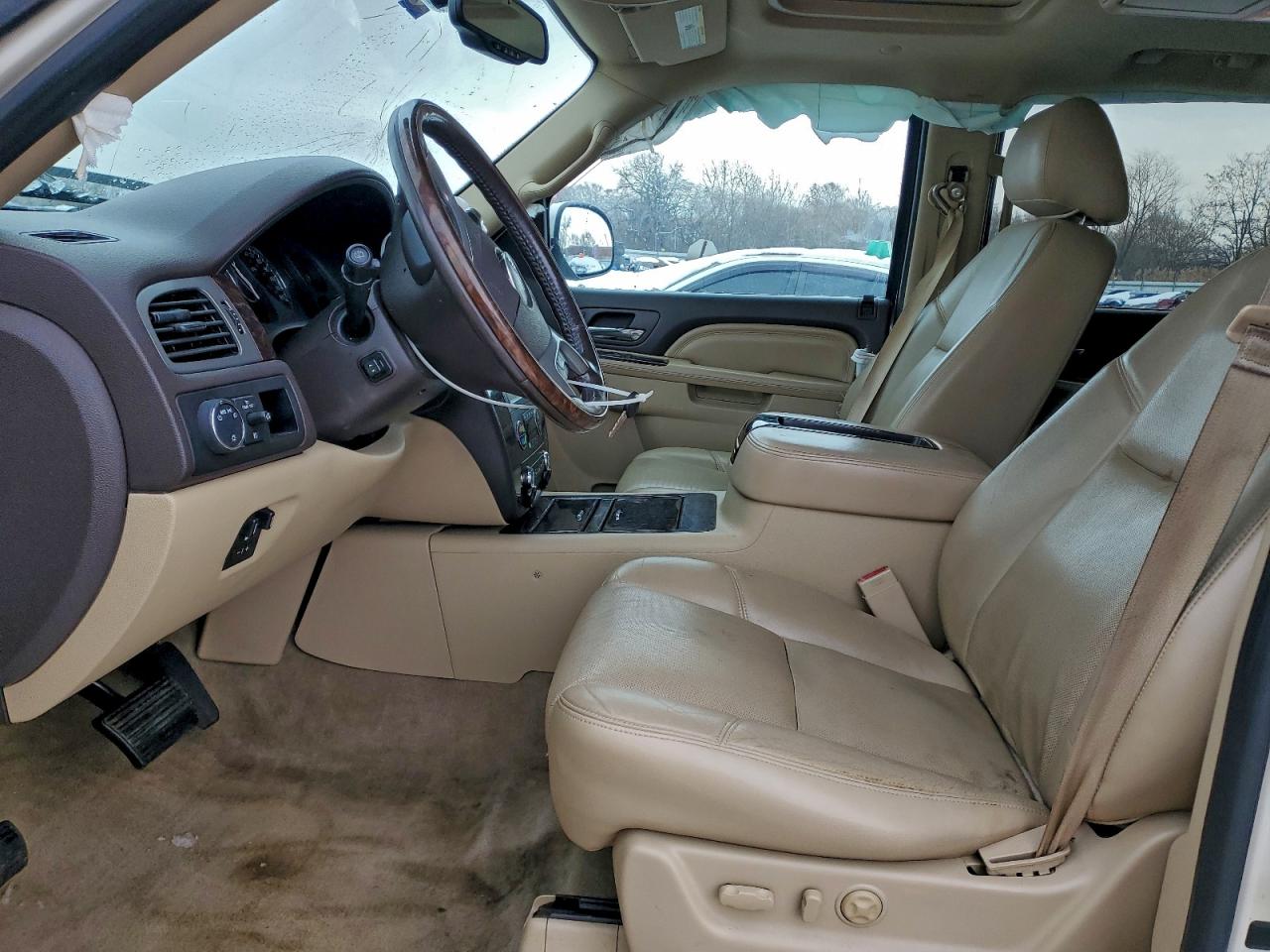 GMC Yukon Denali Image 7