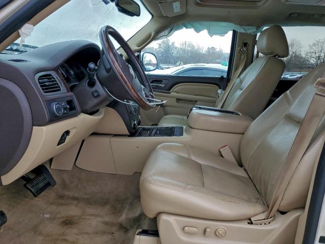 GMC Yukon Denali Image 7