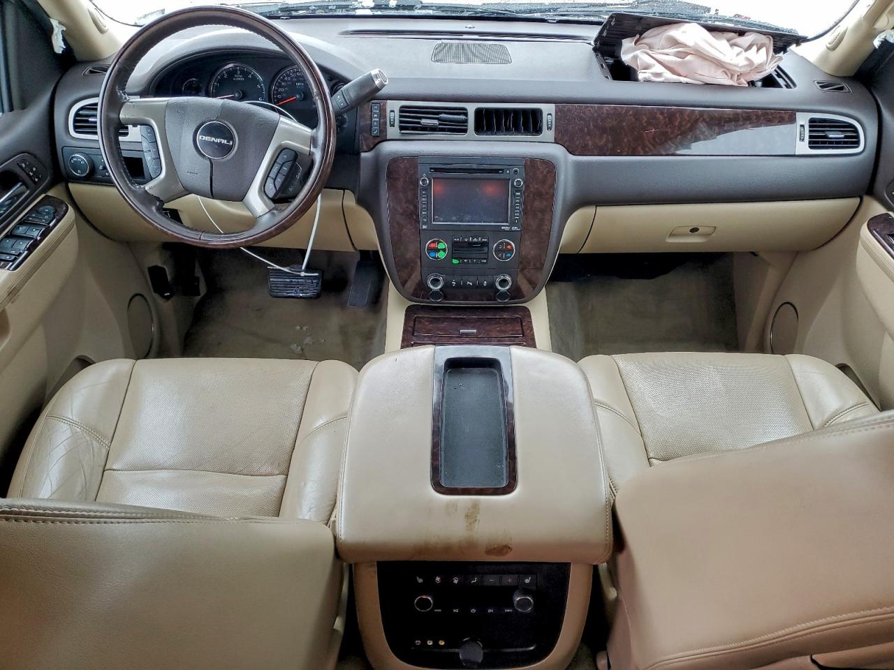 GMC Yukon Denali Image 8