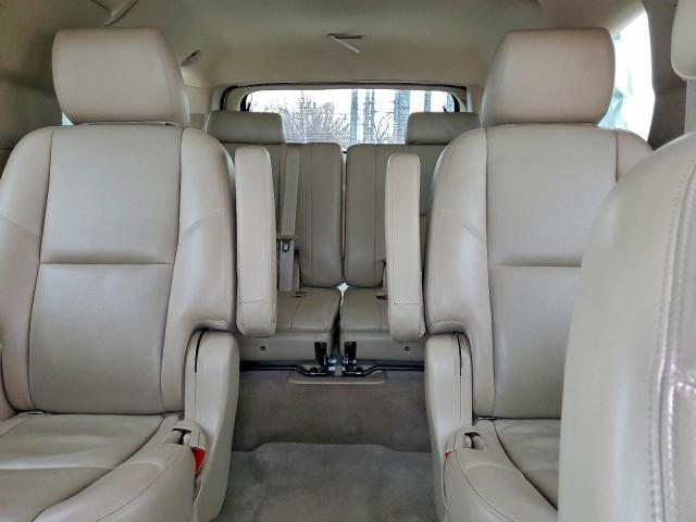 GMC Yukon Denali Image 5