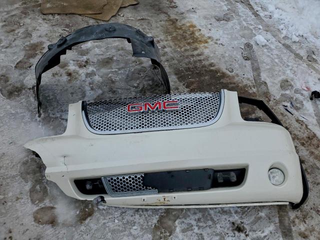 GMC Yukon Denali Image 14