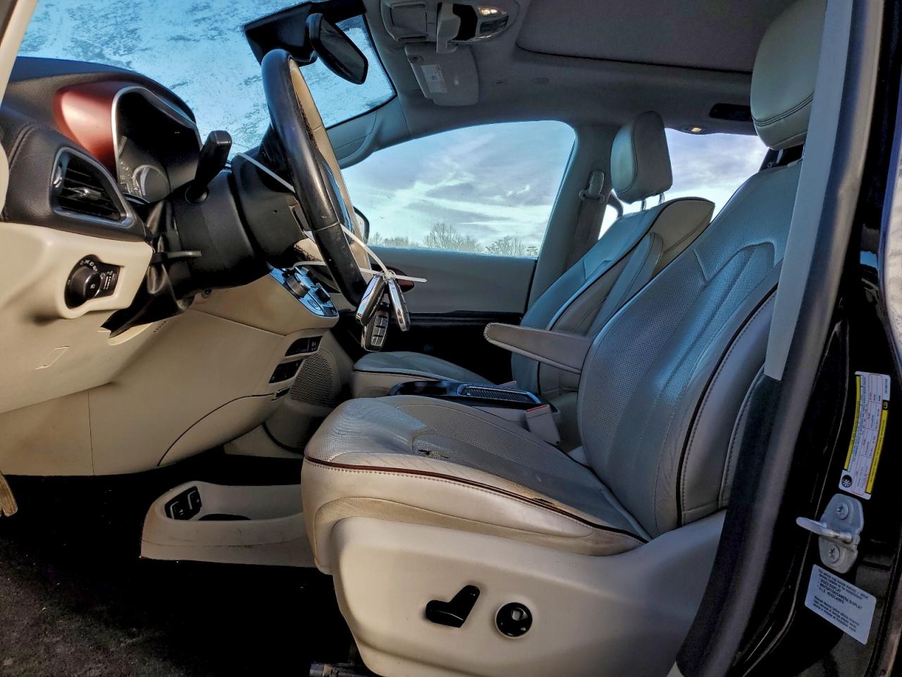 Chrysler Pacifica Limited Image 12