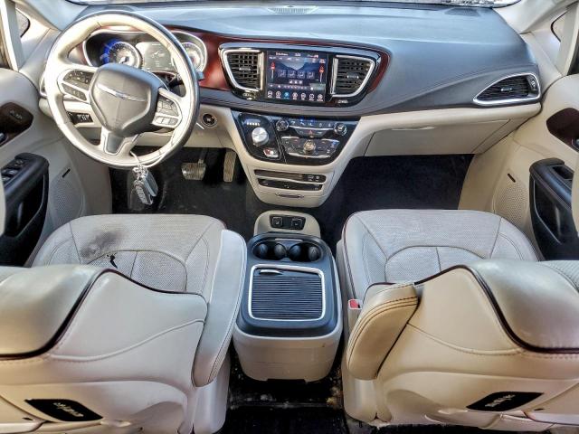 Chrysler Pacifica Limited Image 13