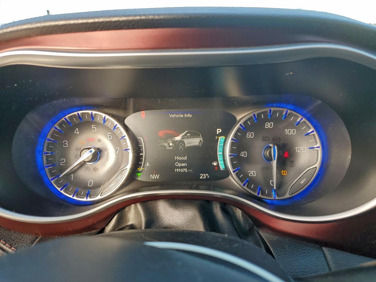 Chrysler Pacifica Limited Image 6