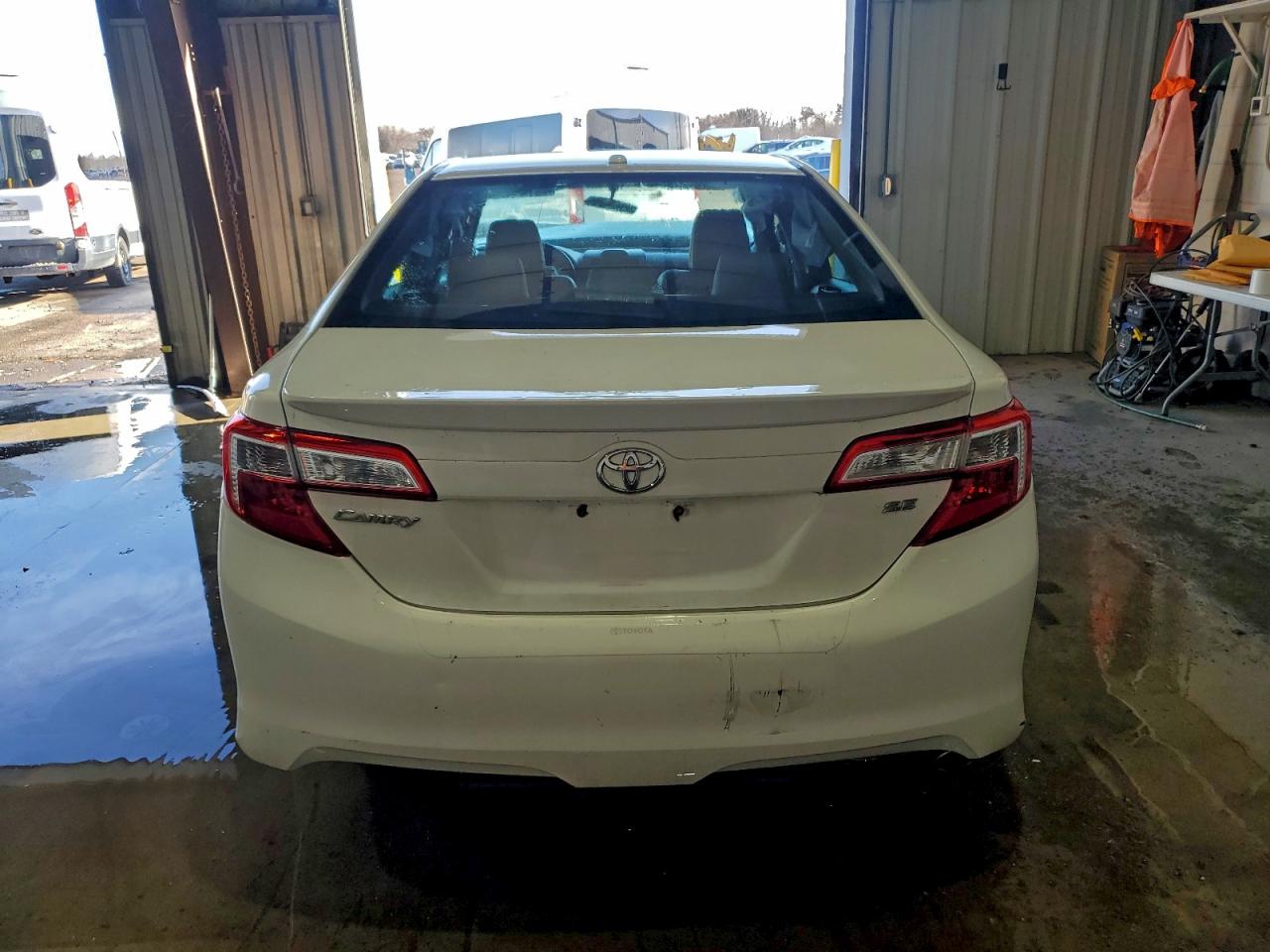 Toyota Camry Base Image 9