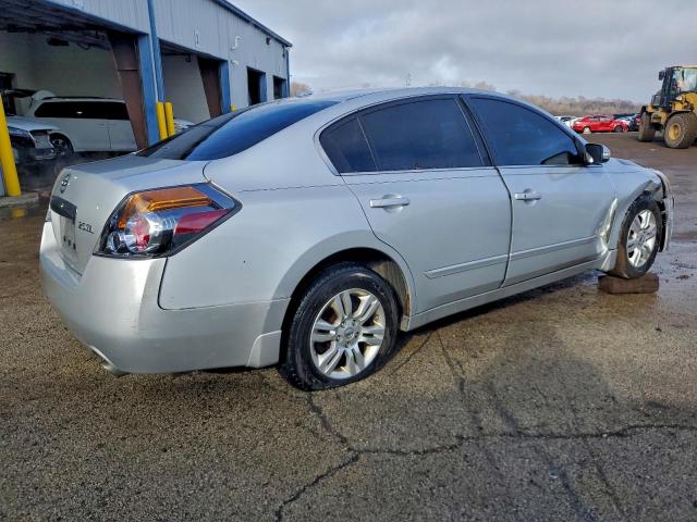 Nissan Altima Base Image 3