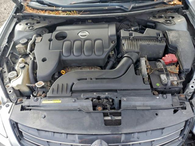 Nissan Altima Base Image 9