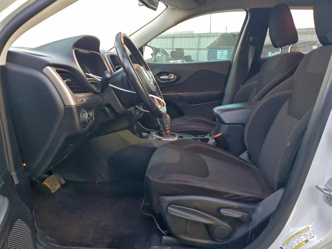 Jeep Grand Cherokee Latitude Image 7