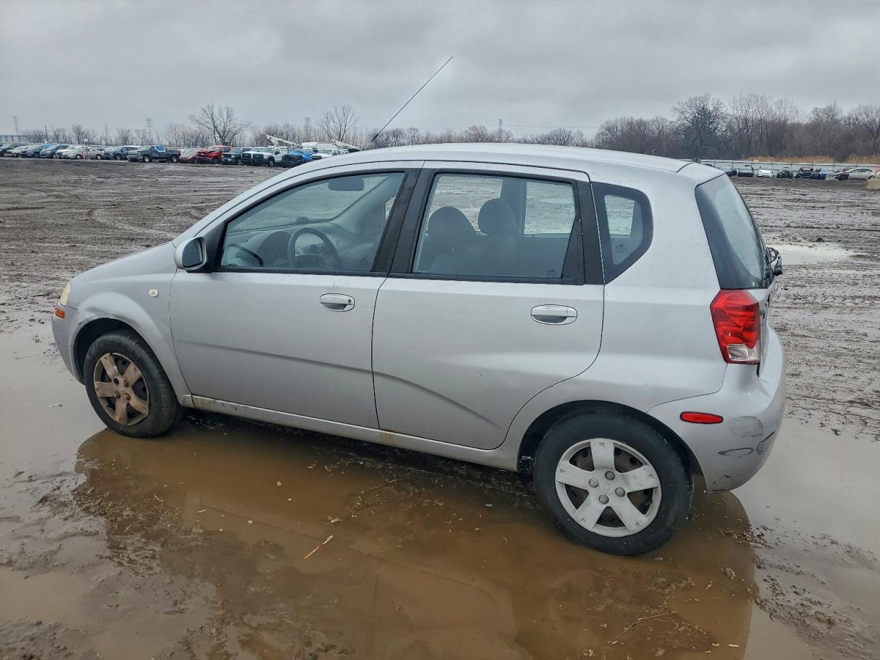 Chevrolet Aveo Base Image 2