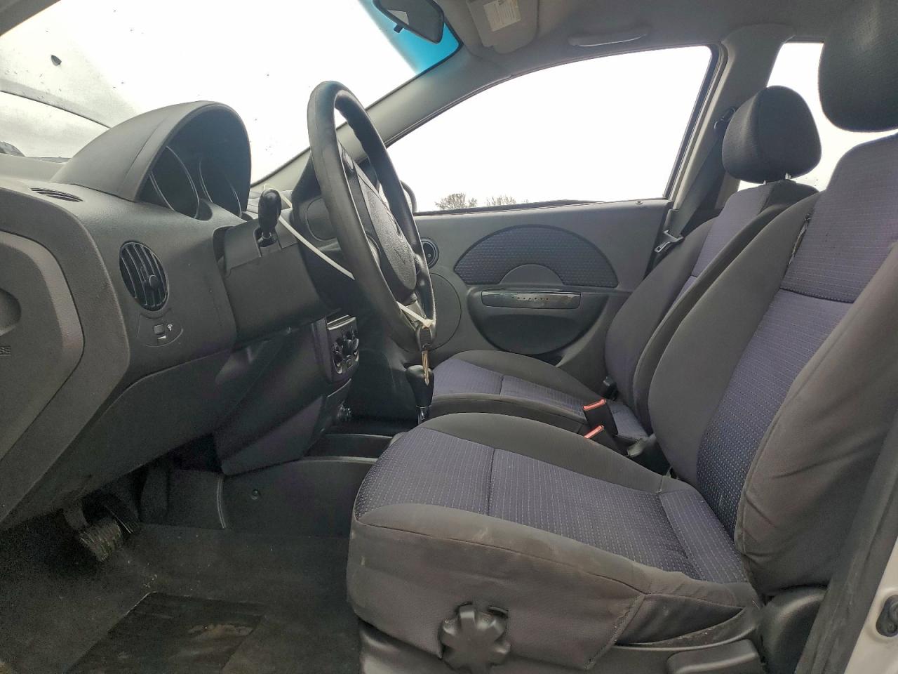 Chevrolet Aveo Base Image 7