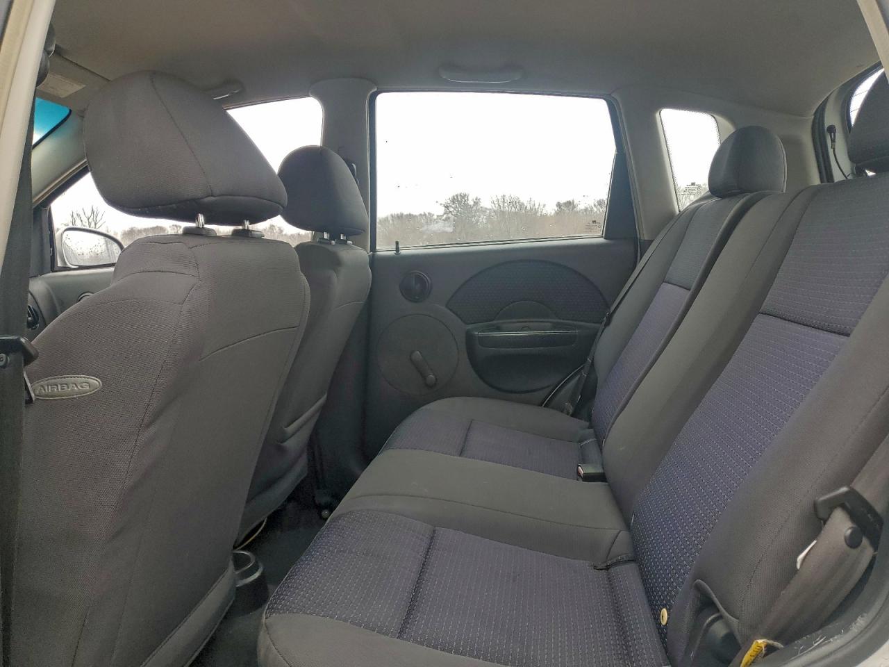 Chevrolet Aveo Base Image 11