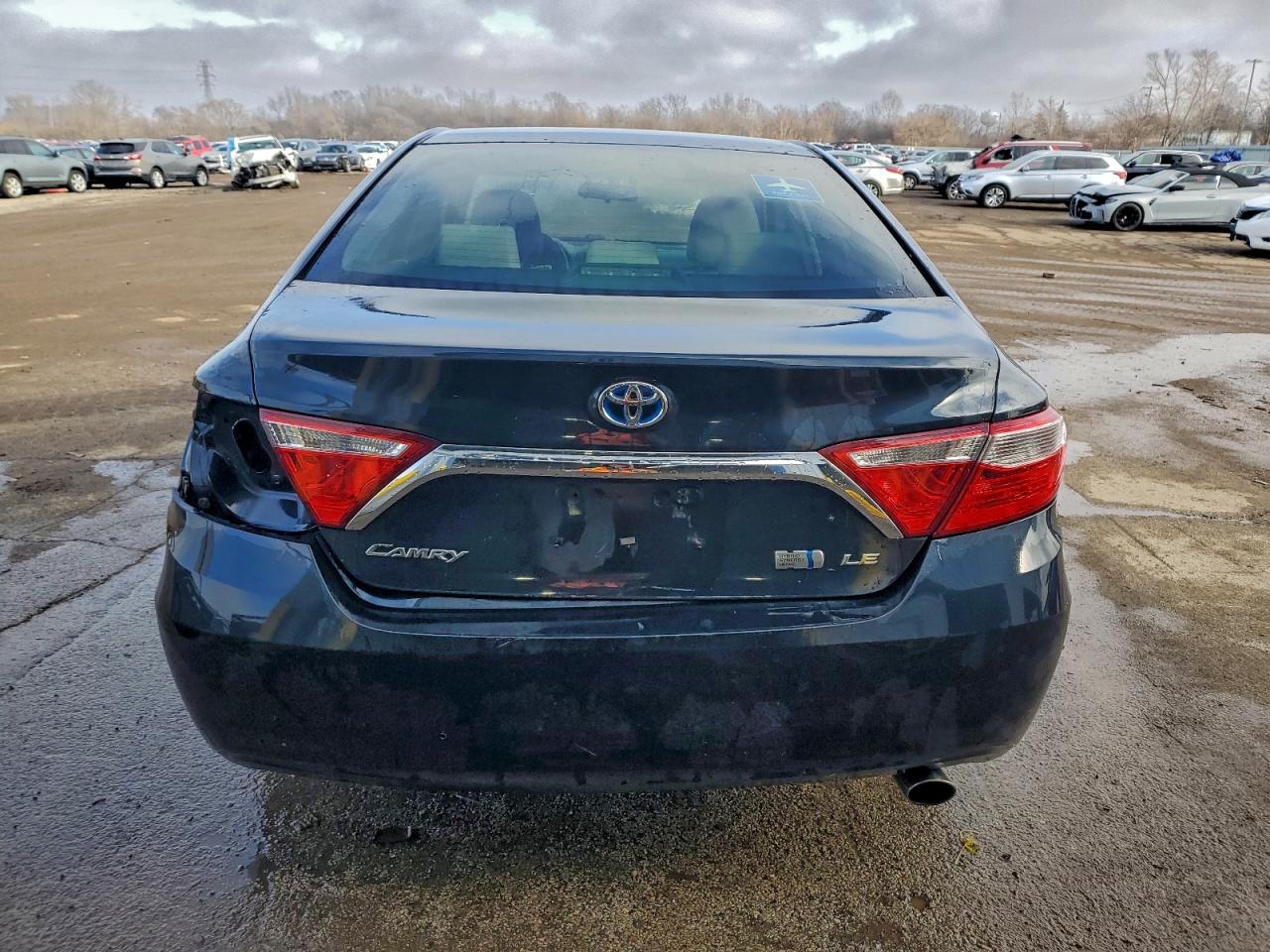 Toyota Camry Hybrid Image 3