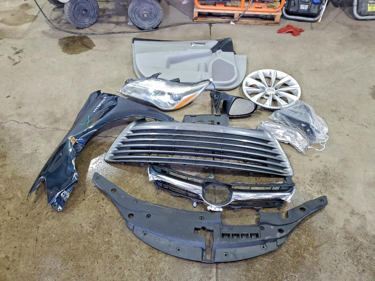 Toyota Camry Hybrid Image 9