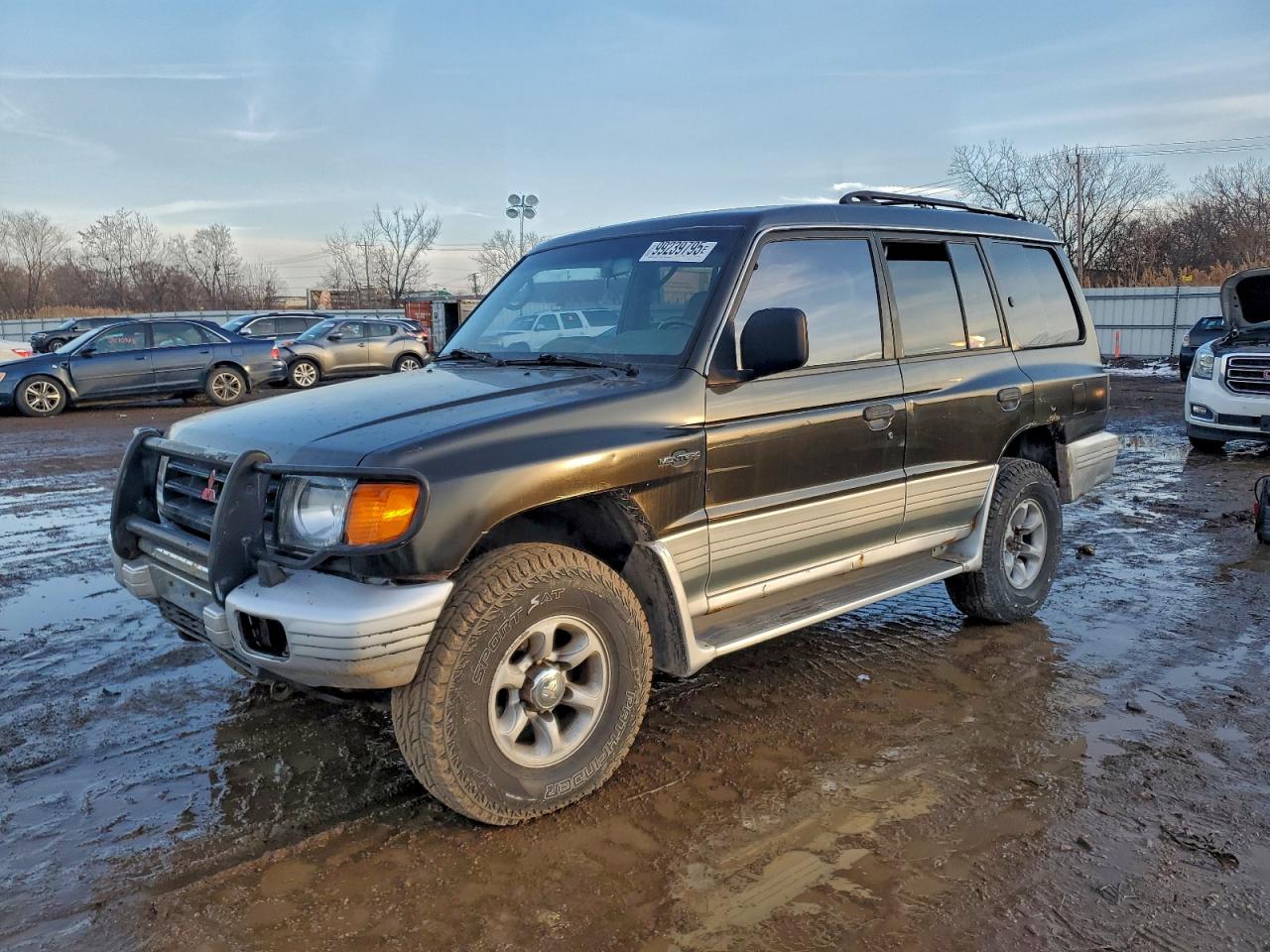 Mitsubishi Montero Image 1