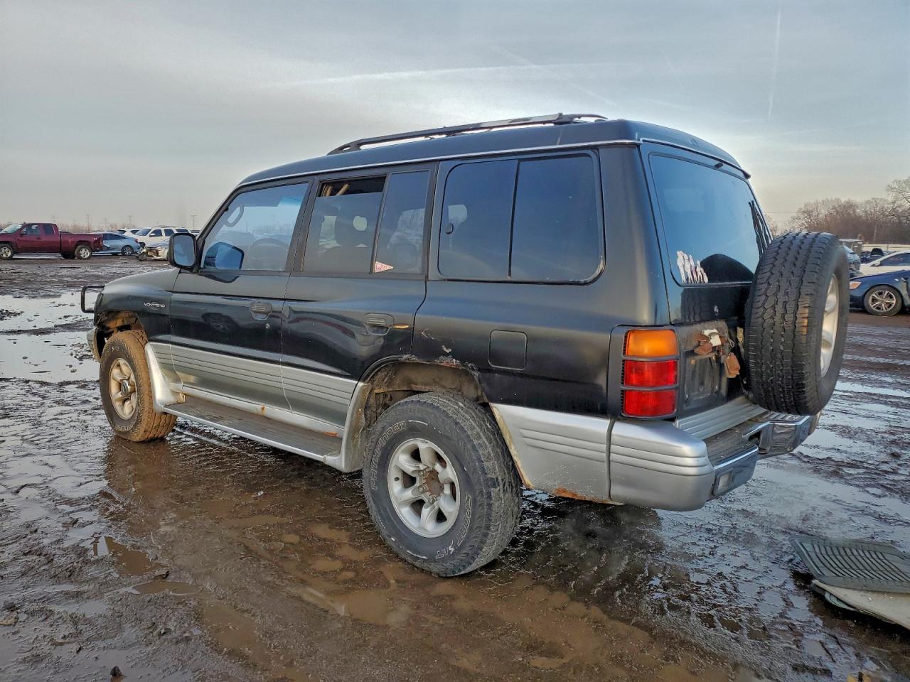 Mitsubishi Montero Image 6