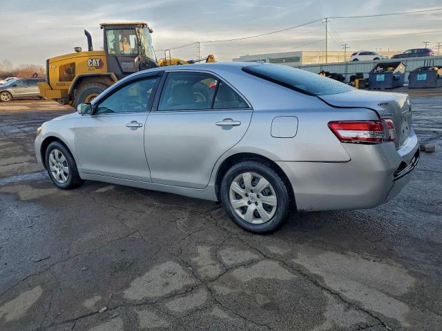 Toyota Camry Base Image 3