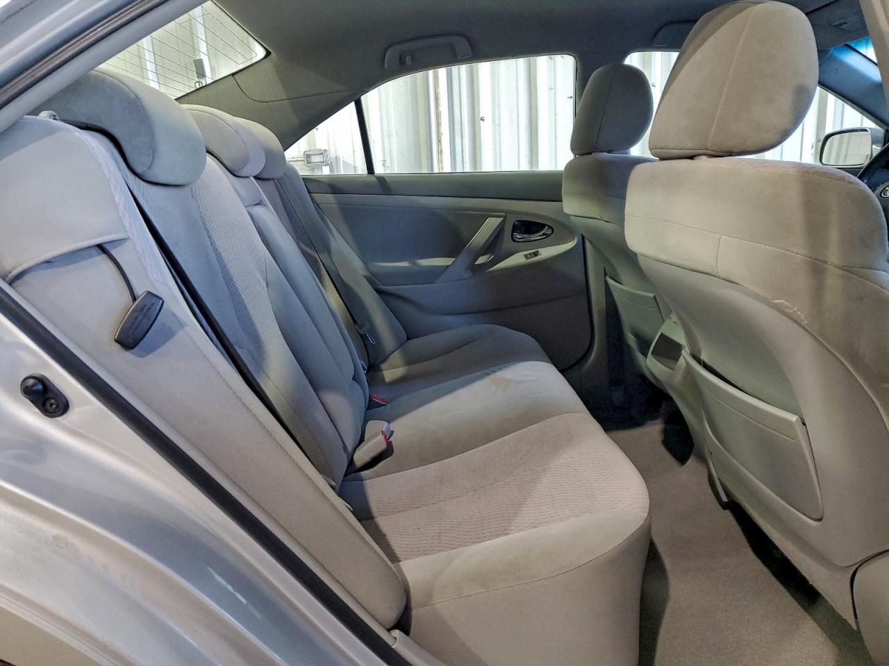 Toyota Camry Base Image 9
