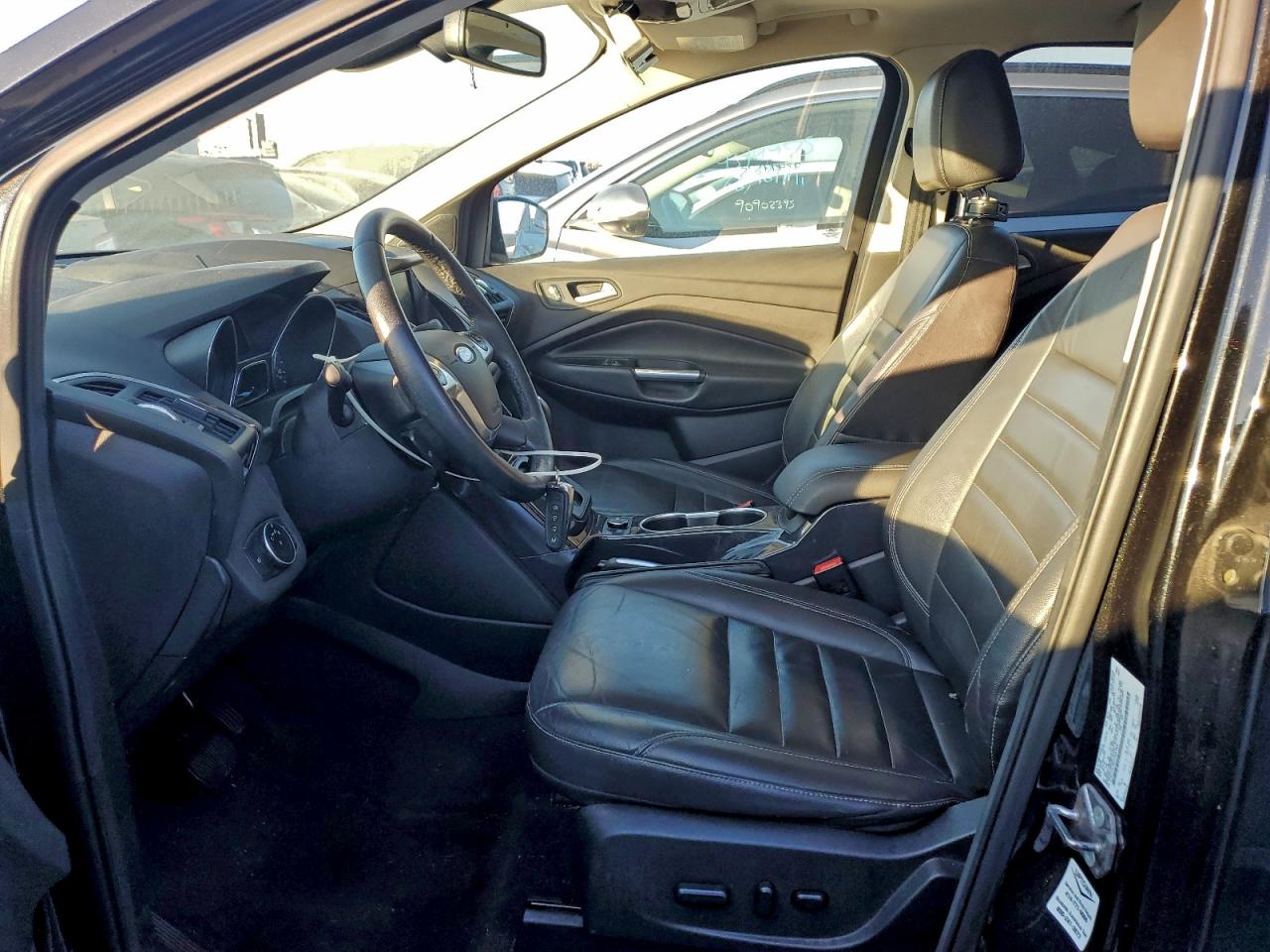 Ford Escape Titanium Image 11