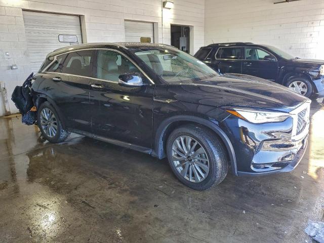 INFINITI Qx Luxe Image 2