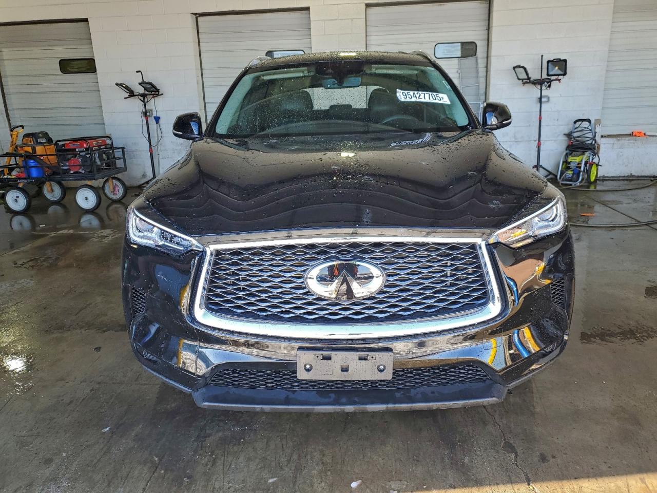 INFINITI Qx Luxe Image 3