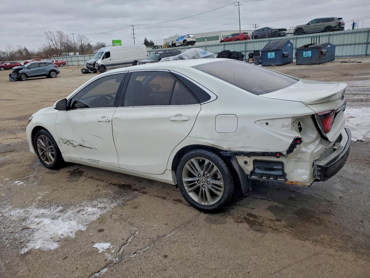 Toyota Camry Le Image 7