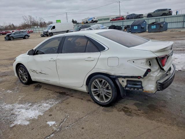 Toyota Camry Le Image 7