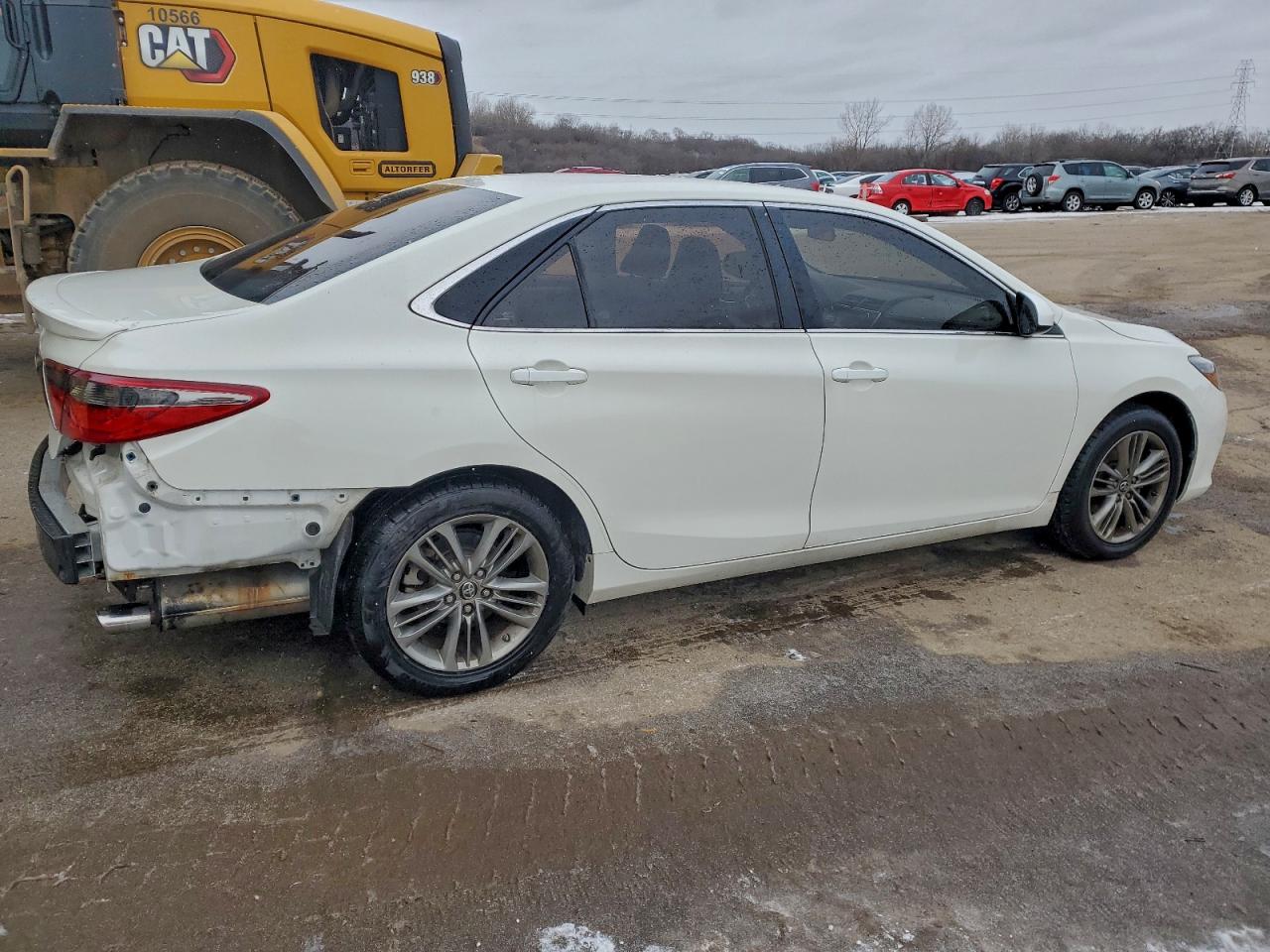 Toyota Camry Le Image 6