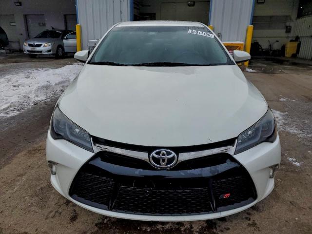 Toyota Camry Le Image 5