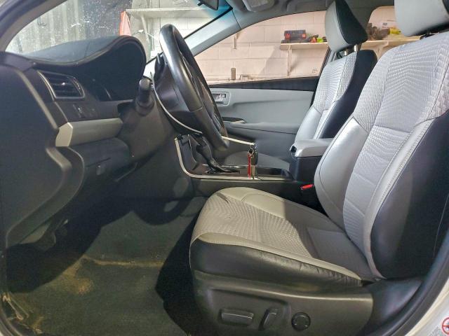 Toyota Camry Le Image 4