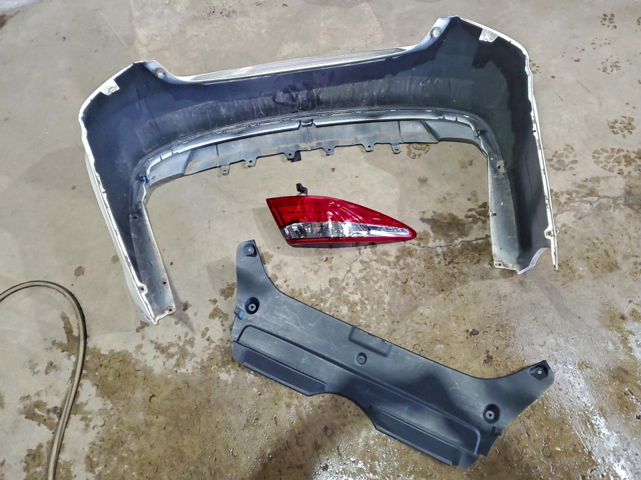 Toyota Camry Le Image 9