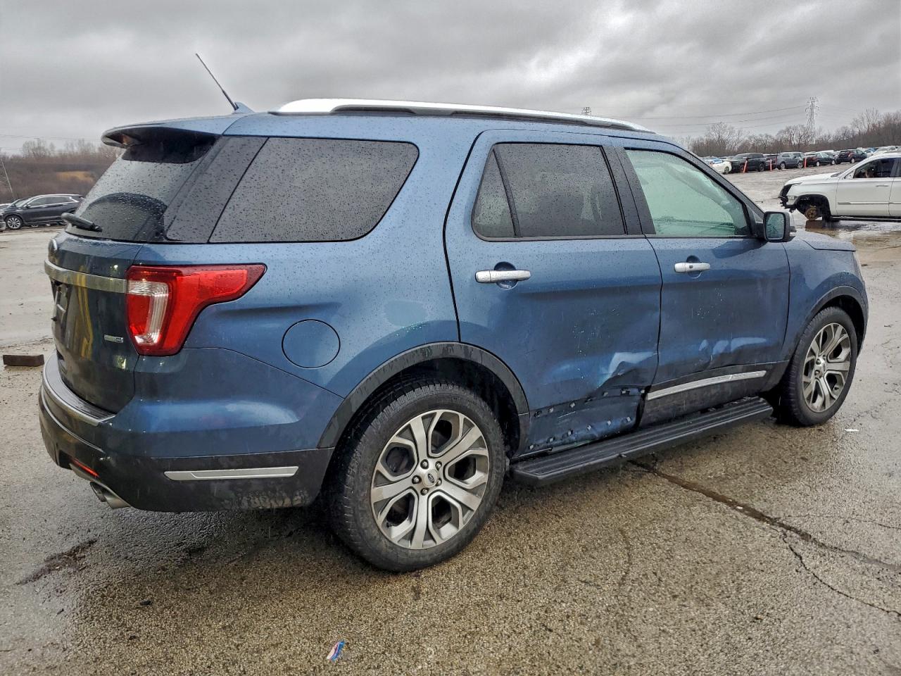 Ford Explorer Platinum Image 4