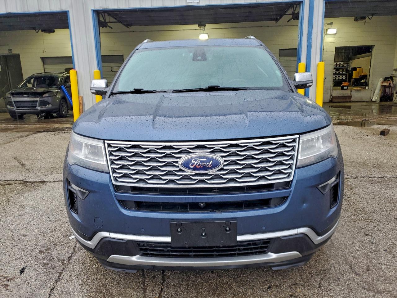 Ford Explorer Platinum Image 7